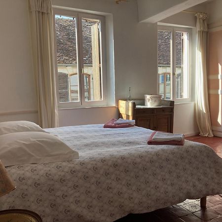 Sur Les Ailes Du Papillon-La Suite Saint-Sauveur-en-Puisaye Kültér fotó