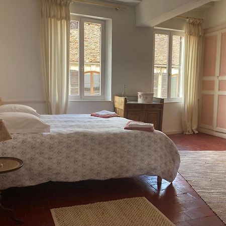 Sur Les Ailes Du Papillon-La Suite Saint-Sauveur-en-Puisaye Kültér fotó