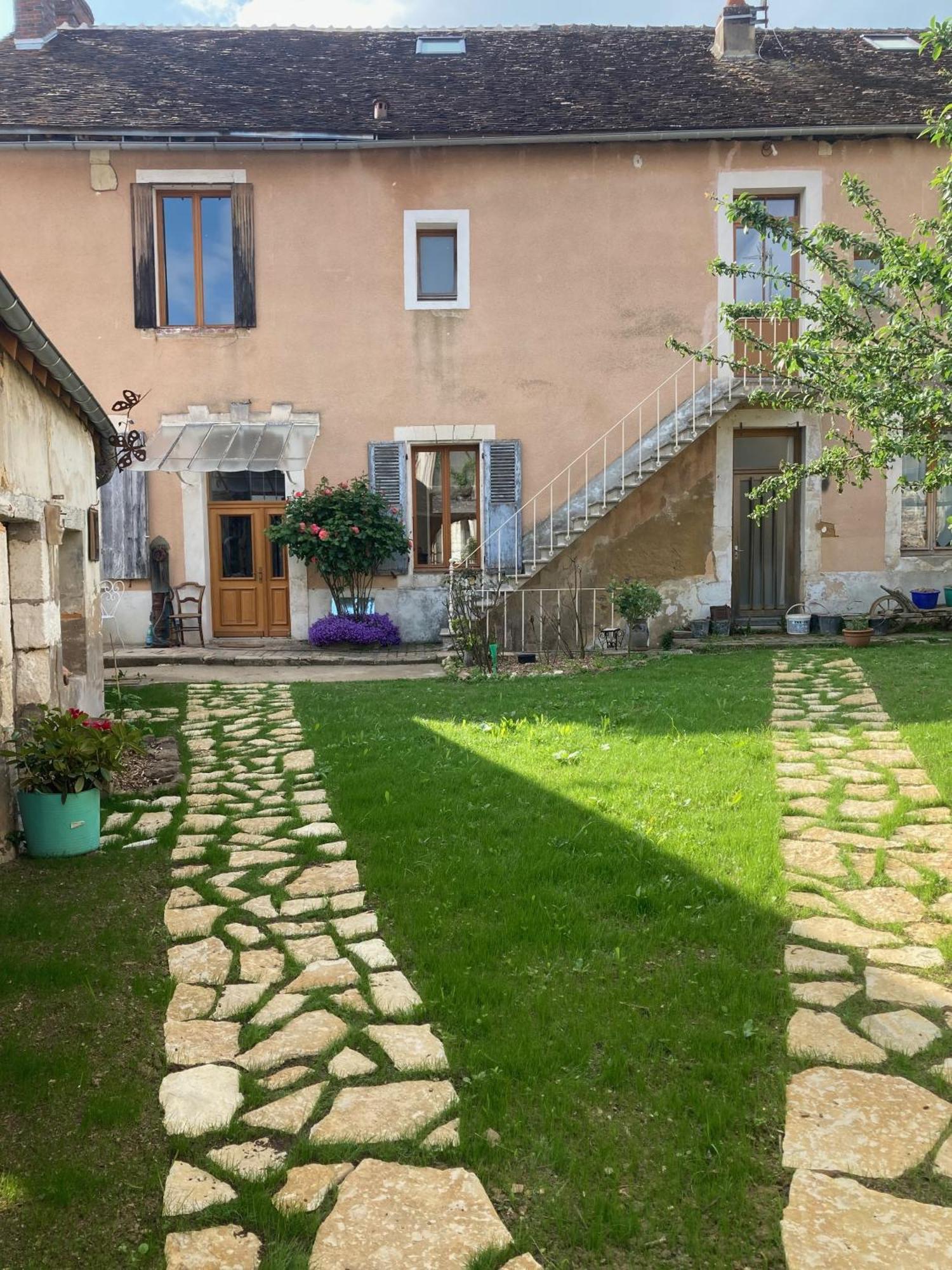 Sur Les Ailes Du Papillon-La Suite Saint-Sauveur-en-Puisaye Kültér fotó