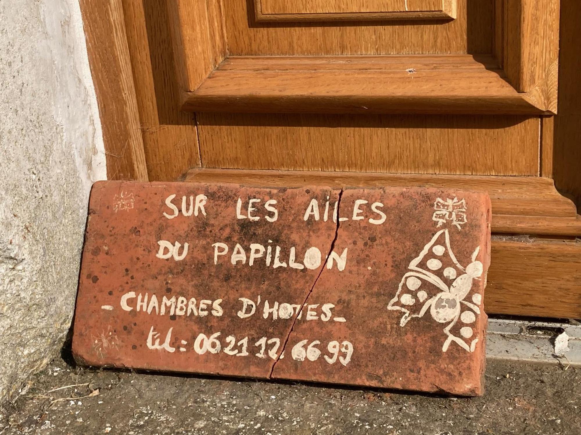 Sur Les Ailes Du Papillon-La Suite Saint-Sauveur-en-Puisaye Kültér fotó