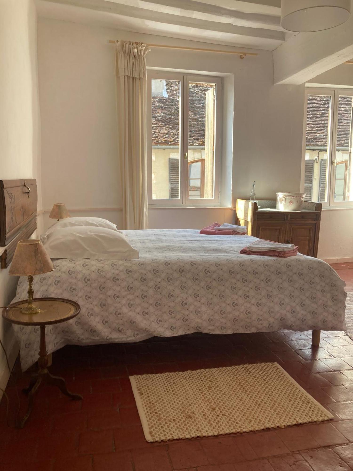 Sur Les Ailes Du Papillon-La Suite Saint-Sauveur-en-Puisaye Kültér fotó