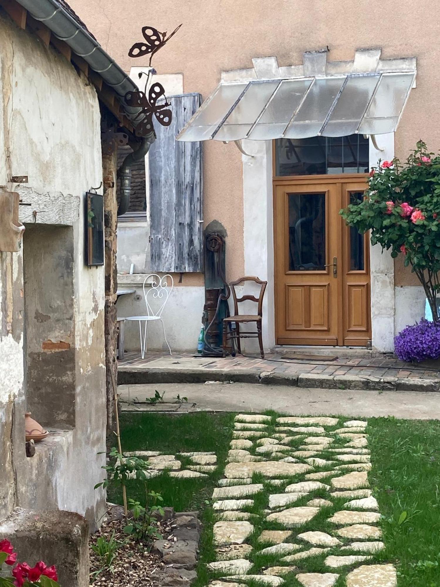 Sur Les Ailes Du Papillon-La Suite Saint-Sauveur-en-Puisaye Kültér fotó